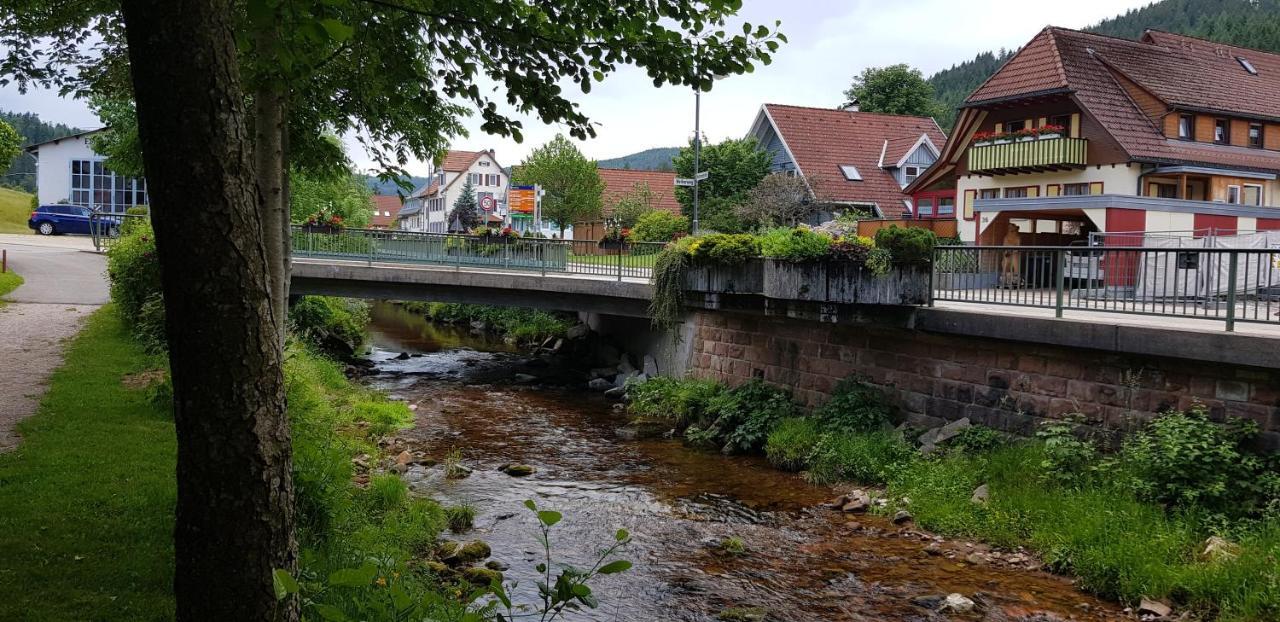 Ferienwohnung "Hirschlein" Im Schwarzwald 바이에르스브론 외부 사진